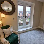 Luxury 5 Star Didsbury Home By City Superhost