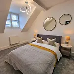 Luxury 5 Star Didsbury Home By City Superhost